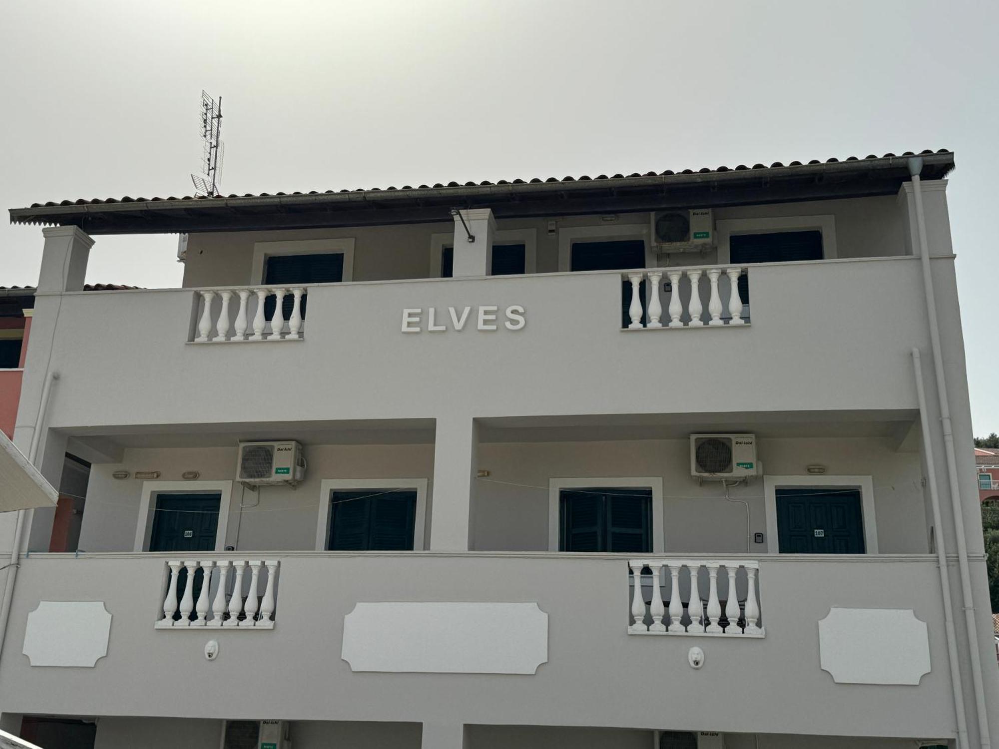 Elves Studios& Apartment's Aparthotel