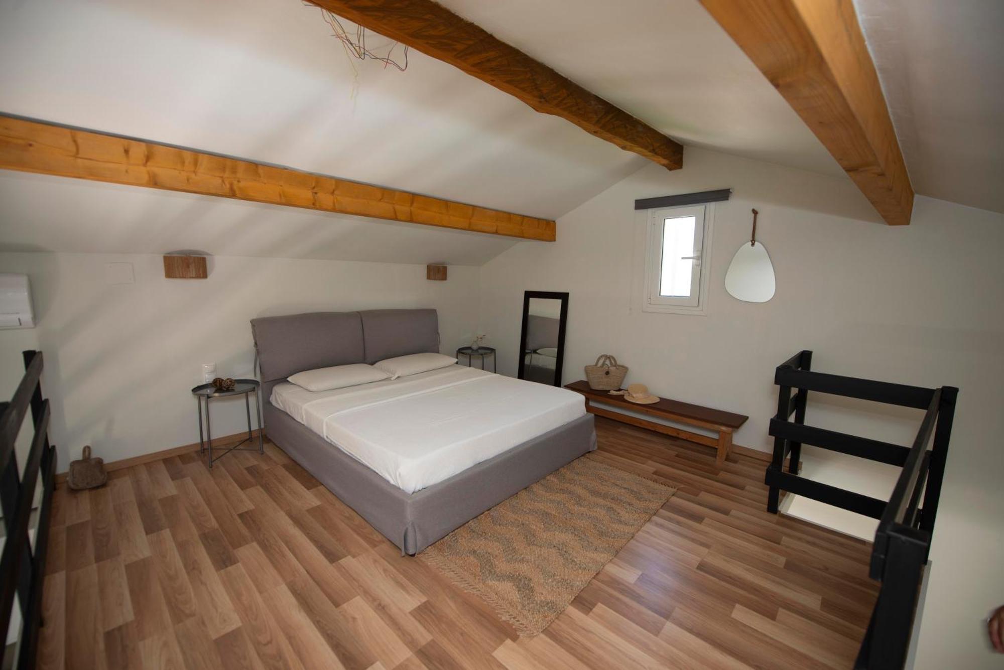 Elves Studios& Apartment's